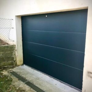 porte de garage sectionnelle isolée en Isère avec FAPS.